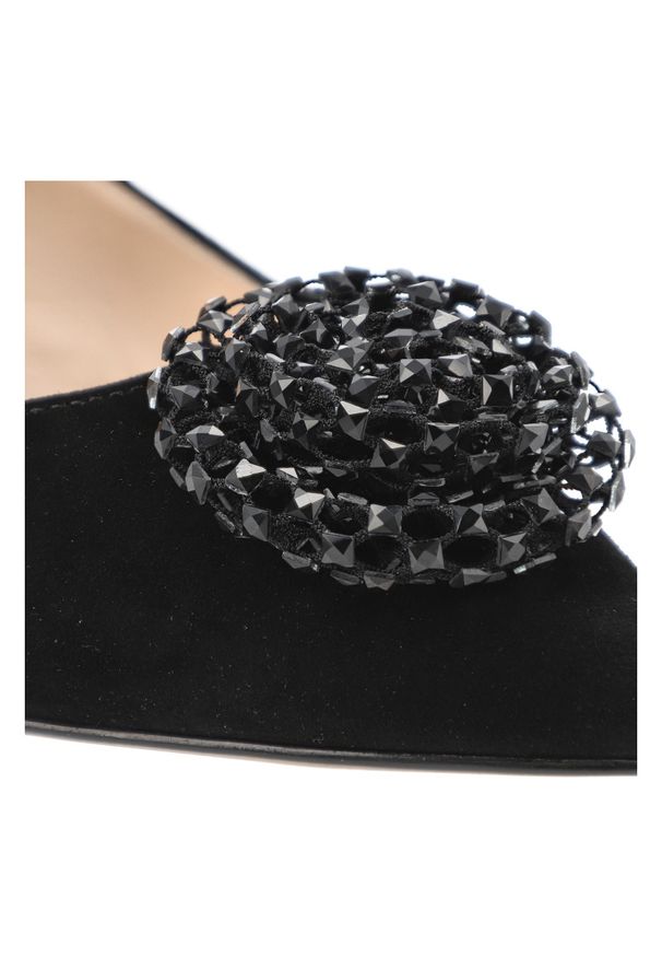 Czółenka damskie S.Barski, cholewka ze skóry naturalnej zamszowej wsuwany fason zabudowany przód, czarne, CR61-3029. Okazja: na spotkanie biznesowe. Kolor: czarny. Materiał: skóra, zamsz. Szerokość cholewki: normalna. Wzór: aplikacja. Obcas: na obcasie. Styl: elegancki, biznesowy. Wysokość obcasa: średni