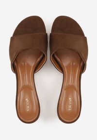 Renee - Ciemnobrązowe Klapki VICES na Obcasie Typu Kaczuszka z Imitacji Drewna Sacredgem. Okazja: do pracy. Kolor: brązowy. Materiał: jeans. Obcas: na obcasie. Wysokość obcasa: średni #7