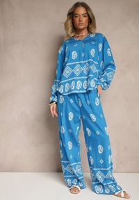 Renee - Niebieski Komplet w Stylu Etno Spodnie z Gumką w Pasie i Bluzka Oversize Eviralyn. Kolor: niebieski