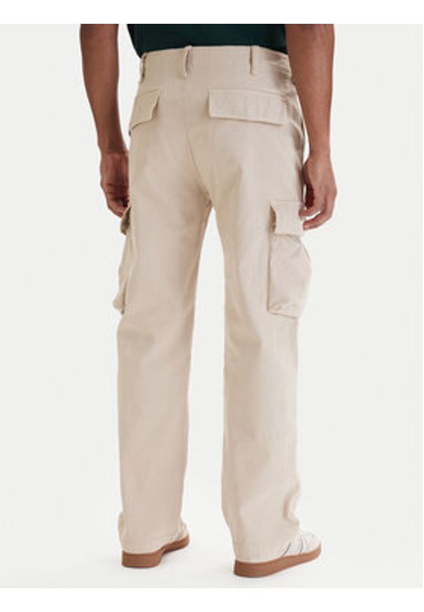 Tommy Jeans Spodnie cargo Otis DM0DM22403 Beżowy Regular Fit. Kolor: beżowy. Materiał: bawełna
