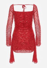 Renee - Czerwona Dopasowana Sukienka VICES Zdobiona Cekinami i Wiązaniem Alethrolphi. Okazja: na imprezę. Kolor: czerwony. Wzór: aplikacja. Styl: klasyczny, elegancki #2