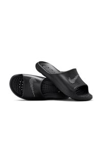 Klapki męskie Nike Victoru One Shower Slide. Kolor: czarny. Materiał: syntetyk, materiał. Sport: pływanie, fitness