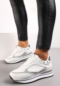 Renee - Białe Sneakersy na Grubej Podeszwie z Metalicznymi Wstawkami Venussa. Okazja: na co dzień. Kolor: biały. Obcas: na platformie #5