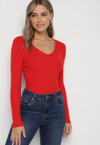 Born2be - Czerwony Sweter Prążkowany z Trójkątnym Dekoltem Vorila. Okazja: na co dzień. Kolor: czerwony. Materiał: prążkowany. Styl: casual, elegancki #4