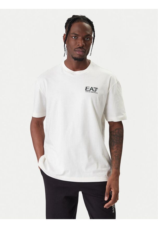 EA7 Emporio Armani T-Shirt 7M001327 AF17789 U0004 Écru Relaxed Fit. Kolor: kremowy. Materiał: bawełna