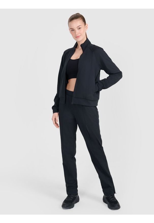 4f - 4F Spodnie treningowe szybkoschnące damskie - czarne S. Kolor: czarny. Materiał: tkanina, dzianina, włókno, syntetyk, materiał. Wzór: ze splotem. Sport: fitness