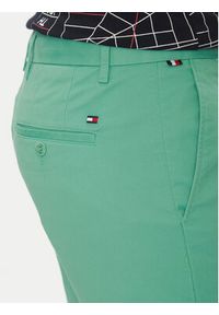 TOMMY HILFIGER - Tommy Hilfiger Szorty materiałowe Brooklyn MW0MW23563 Zielony Regular Fit. Kolor: zielony. Materiał: bawełna