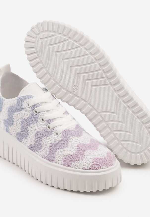Born2be - Biało-Niebieskie Sneakersy na Grubej Podeszwie z Ażurową Cholewką Ellisene. Okazja: na co dzień. Kolor: biały. Szerokość cholewki: normalna. Wzór: ażurowy