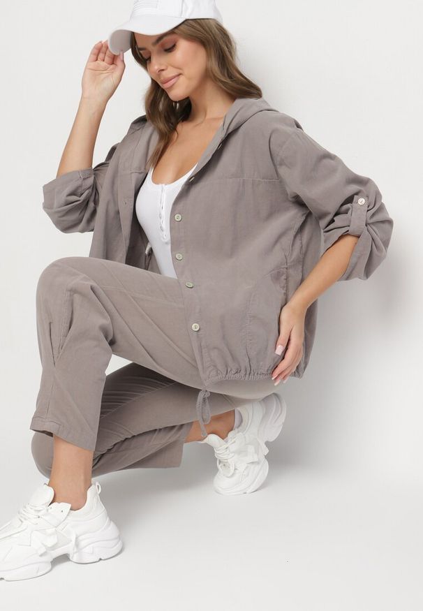 Born2be - Szare Bawełniane Spodnie z Wysokim Stanem Melili. Okazja: na spacer, na co dzień. Stan: podwyższony. Kolor: szary. Materiał: bawełna. Styl: casual, elegancki