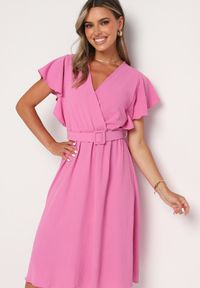 Born2be - Różowa Sukienka z Kopertowym Dekoltem i Paskiem Sizue. Kolor: różowy. Typ sukienki: kopertowe #5