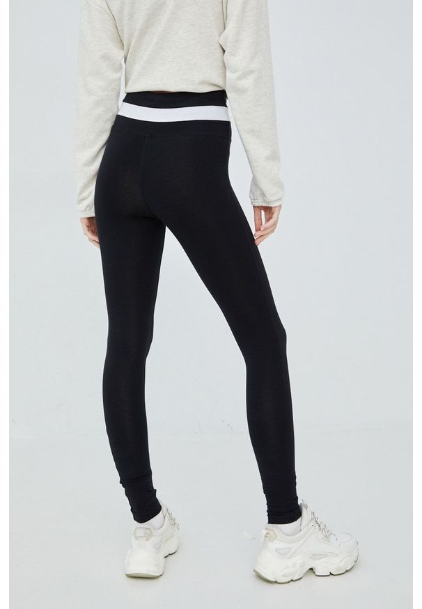 New Balance legginsy damskie kolor czarny z nadrukiem. Kolor: czarny. Materiał: poliester. Wzór: nadruk