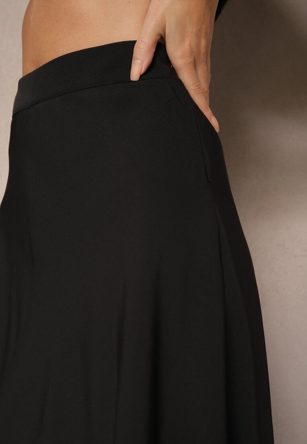 Renee - Czarna Casualowa Rozkloszowana Spódnica Dorilena. Okazja: na co dzień. Kolor: czarny. Materiał: koronka. Styl: casual