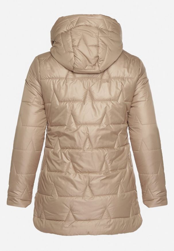 Born2be - Brązowa Pikowana Kurtka o Prostym Kroju z Kapturem Nalarea. Okazja: na co dzień. Typ kołnierza: kaptur. Kolekcja: plus size. Kolor: brązowy. Materiał: poliester, dzianina, jeans. Styl: elegancki, casual, klasyczny