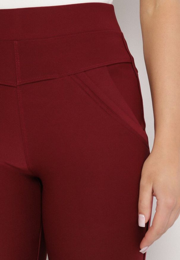 Born2be - Bordowe Spodnie o Dopasowanym Kroju z Gumką w Talii i Kieszeniami Rizenna. Okazja: na co dzień. Kolor: czerwony. Styl: klasyczny, elegancki, casual