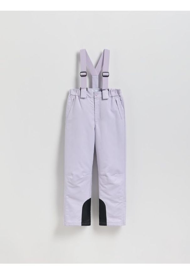 Reserved - Ocieplane spodnie na szelkach - lawendowy. Kolor: fioletowy. Materiał: tkanina