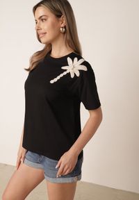 Born2be - Czarny Bawełniany T-shirt z Ozdobną Aplikacją z Perełek i Cyrkonii Haidea. Okazja: na co dzień. Kolor: czarny. Materiał: bawełna. Wzór: aplikacja. Styl: elegancki, casual #2