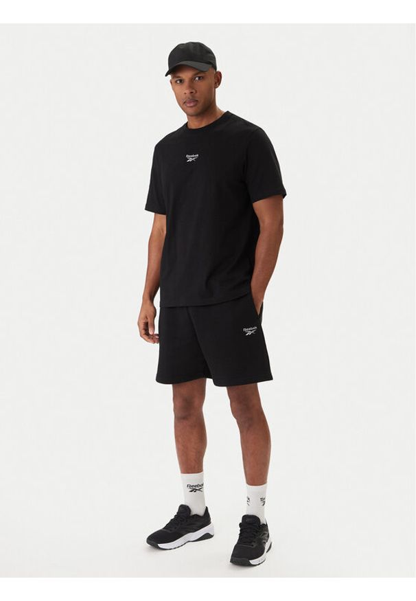 Reebok Komplet t-shirt i spodenki Baz RK25609CCM Czarny Regular Fit. Kolor: czarny. Materiał: syntetyk, bawełna