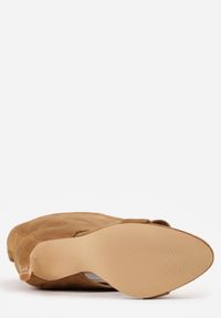 Renee - Ciemnobeżowe Sandały Typu Botki z Metalicznymi Klamrami Zaehlyss. Zapięcie: klamry. Kolor: beżowy. Materiał: skóra, lakier. Styl: rockowy, wizytowy #5