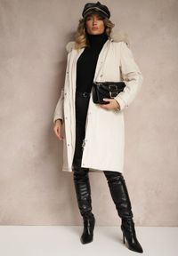 Renee - Jasnobeżowa Długa Kurtka o Fasonie Parki z Futerkiem Edelais. Okazja: na co dzień. Kolor: beżowy. Materiał: futro. Długość: długie. Styl: casual, elegancki #3