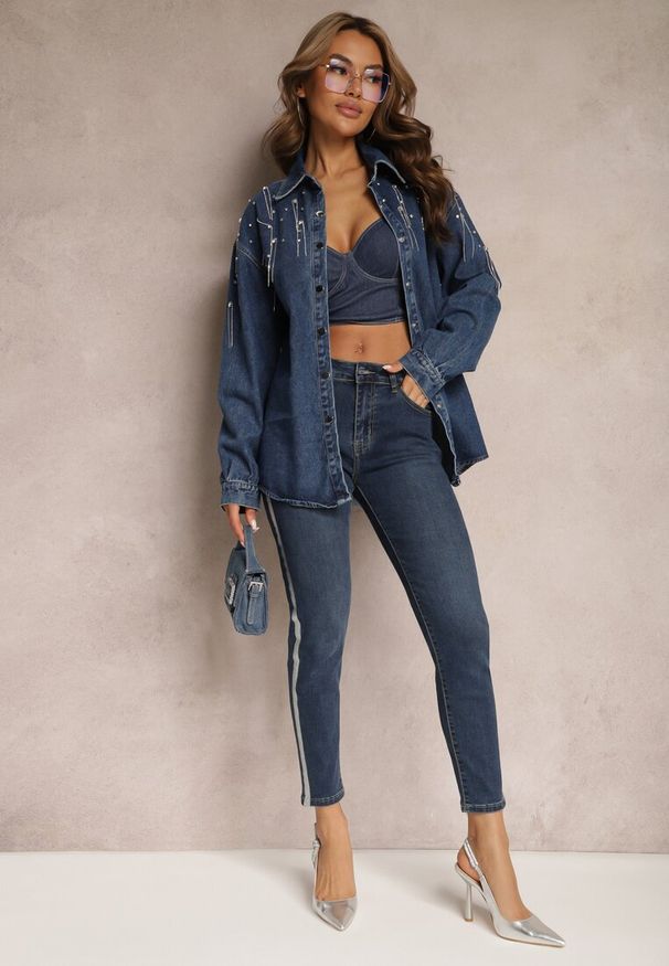 Renee - Granatowe Jeansy o Fasonie Skinny z Lampasami z Brokatu Qistella. Okazja: na co dzień. Kolor: niebieski. Długość: długie. Styl: wizytowy, casual, rockowy