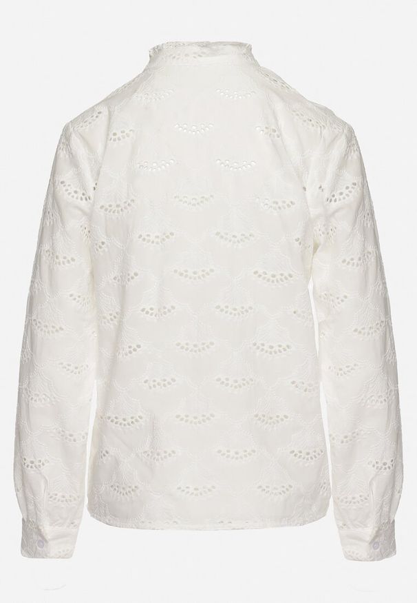 Born2be - Biała Bawełniana Koszula z Ażurowym Haftem Millow. Okazja: na co dzień. Typ kołnierza: kołnierzyk stójkowy. Kolor: biały. Materiał: bawełna. Długość rękawa: długi rękaw. Długość: długie. Wzór: haft, ażurowy. Styl: klasyczny, casual