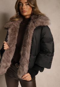 Renee - Czarna Pikowana Kurtka Zimowa z Futrem przy Kołnierzu i Ściągaczami Tildena. Okazja: na co dzień. Kolor: czarny. Materiał: futro. Sezon: zima. Styl: elegancki, casual, sportowy