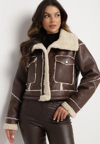 Born2be - Brązowa Krótka Kurtka Biker z Szerokim Kołnierzem i Kieszeniami na Napy Naorielle. Okazja: na co dzień. Kolor: brązowy. Materiał: jeans, futro. Długość: krótkie. Wzór: aplikacja. Styl: wizytowy, casual #5