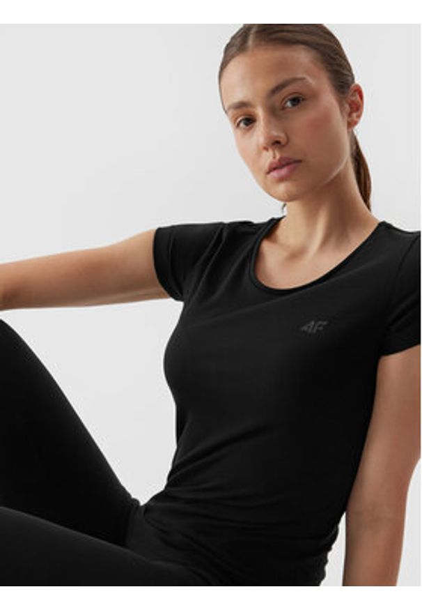 4f - 4F T-Shirt 4FAW23TTSHF0906 Czarny Slim Fit. Kolor: czarny. Materiał: bawełna