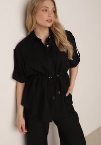 Born2be - Czarna Nietoperzowa Koszula Safari z Bawełną z Wiązaniem w Talii Tierona. Okazja: do pracy, na co dzień, na spotkanie biznesowe. Kolor: czarny. Materiał: bawełna. Długość: długie. Styl: biznesowy, casual #4