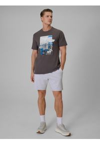4f - 4F T-shirt regular z nadrukiem męski - szary M. Okazja: na co dzień. Kolor: szary. Materiał: dzianina, bawełna, materiał. Wzór: nadruk. Styl: casual, klasyczny #2