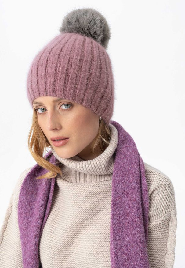 Volcano - Czapka z angorą i pomponem H-AMO. Materiał: poliester, prążkowany, futro, dzianina, polar. Sezon: zima. Styl: elegancki