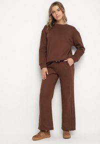 Born2be - Brązowy Bawełniany Komplet Dresowy Oversize z Ociepleniem Bluza i Spodnie Cantila. Kolor: brązowy. Materiał: dresówka, bawełna. Sport: turystyka piesza