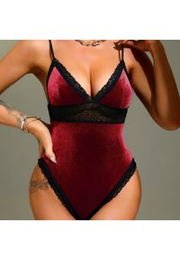 Intica - Body welurowe z koronkowym wykończeniem na wieczorne wyjścia Anatola. Kolor: czerwony. Materiał: koronka, welur. Wzór: koronka