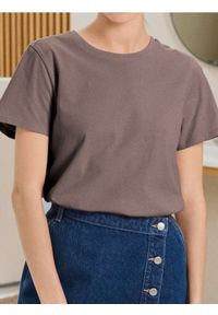 Sinsay - Bawełniana koszulka basic - brązowy. Kolor: brązowy. Materiał: bawełna #1
