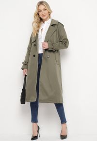 Born2be - Ciemnozielony Długi Płaszcz Trencz o Klasycznym Fasonie z Paskiem Nasde. Okazja: na co dzień. Kolor: zielony. Materiał: jeans. Długość: długie. Styl: klasyczny #4