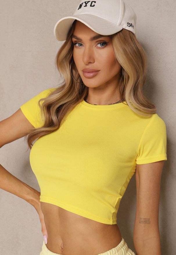 Renee - Żółty Krótki T-shirt z Prążkowanej Tkaniny Teloma. Okazja: na spacer. Kolor: żółty. Materiał: tkanina, prążkowany. Długość: krótkie. Styl: sportowy, klasyczny