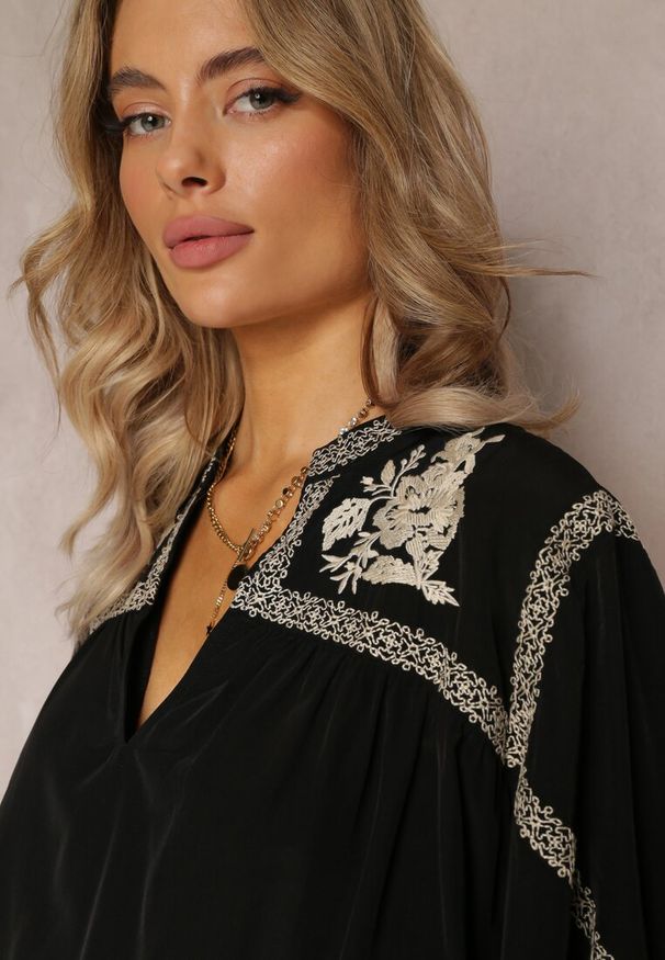 Renee - Czarna Bluzka z Bufiastym Rękawem i Kwiatowym Haftem Oluze. Okazja: na co dzień. Kolor: czarny. Materiał: jeans. Wzór: haft, kwiaty. Styl: casual, elegancki