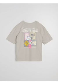 Sinsay - Bawełniana koszulka z nadrukiem wakacyjnym - beżowy. Kolor: beżowy. Materiał: bawełna. Wzór: nadruk. Styl: wakacyjny