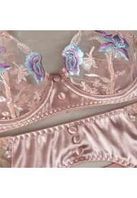Intica - Komplet bielizny haftowanej na specjalne okazje Goryana. Kolor: różowy. Materiał: materiał, skóra. Wzór: haft #3
