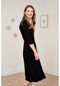 Marie Zélie - Sukienka Emelina czarna. Kolor: czarny. Materiał: wiskoza, dzianina, materiał, elastan, guma. Styl: klasyczny. Długość: midi #6