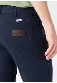 Wrangler - WRANGLER GREENSBORO MĘSKIE SPODNIE MATERIAŁOWE NAVY W15QY6114. Materiał: materiał #3