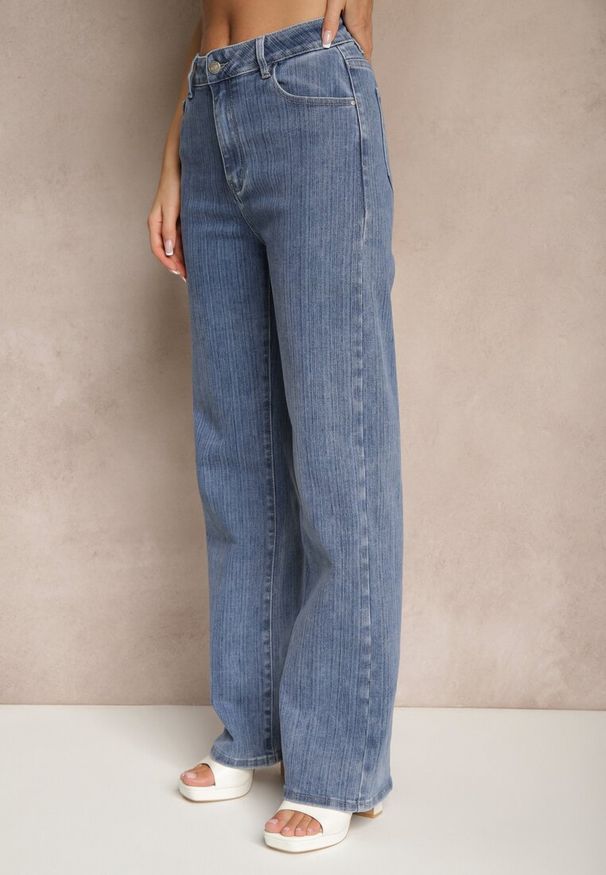 Renee - Niebieskie Jeansy High Waist Delikatnie Prążkowane o Szerokim Kroju Ulanissa. Okazja: na co dzień. Stan: podwyższony. Kolor: niebieski. Styl: elegancki, casual