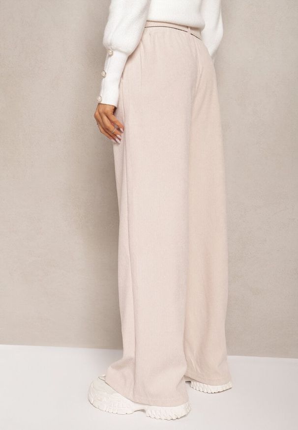 Renee - Beżowe Spodnie Sztruksowe o Szerokim Kroju High Waist z Paskiem Valoma. Okazja: na co dzień. Stan: podwyższony. Kolor: beżowy. Materiał: sztruks. Styl: elegancki, retro, casual
