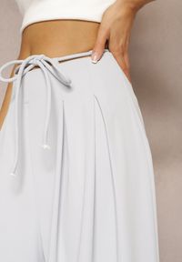 Renee - Jasnoniebieskie Szerokie Spodnie High Waist Zapinane na Suwak z Wiązaniem w Talii Vikonnia. Okazja: na co dzień. Stan: podwyższony. Kolor: niebieski. Styl: klasyczny, elegancki, casual #5