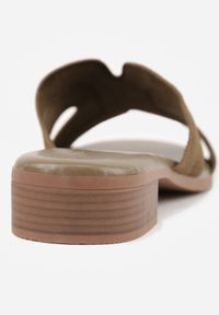 Renee - Zielone Klapki VICES na Niskim Obcasie z Paskiem z Wycięciami Ateriko. Kolor: beżowy. Materiał: jeans. Obcas: na obcasie. Styl: klasyczny, elegancki. Wysokość obcasa: niski #3