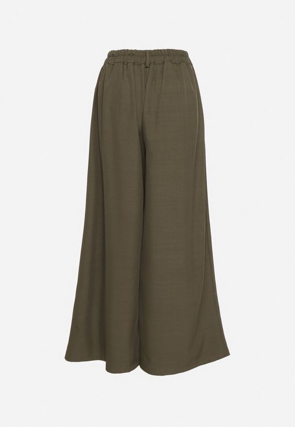 Born2be - Ciemnozielone Spodnie o Fasonie Palazzo z Wsuwanymi Kieszeniami Adivena. Okazja: na co dzień. Stan: podwyższony. Kolor: zielony. Materiał: jedwab. Długość: długie. Styl: elegancki, casual