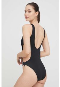 Nike jednoczęściowy strój kąpielowy Wild kolor czarny miękka miseczka. Kolor: czarny. Materiał: skóra, dzianina, materiał, włókno. Wzór: ze splotem #4