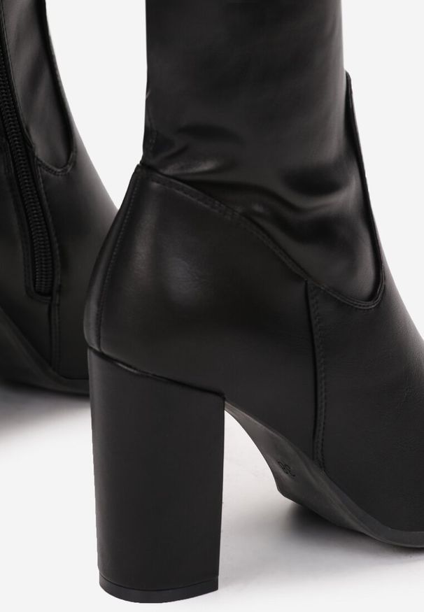 Born2be - Czarne Kozaki Sharpriper. Wysokość cholewki: za kolano. Nosek buta: szpiczasty. Zapięcie: zamek. Kolor: czarny. Szerokość cholewki: normalna. Obcas: na słupku