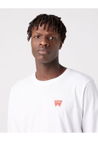 Wrangler - WRANGLER LS SIGN OFF TEE MĘSKA KOSZULKA Z DŁUGIM RĘKAWEM LOGO WHITE W70KD3989 112320268. Długość rękawa: długi rękaw. Długość: długie #3