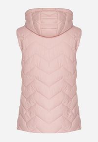 Born2be - Różowa Kamizelka Pikowana z Odpinanym Kapturem Ariluna. Okazja: na co dzień. Kolor: różowy. Materiał: jeans. Styl: casual, elegancki, sportowy #5